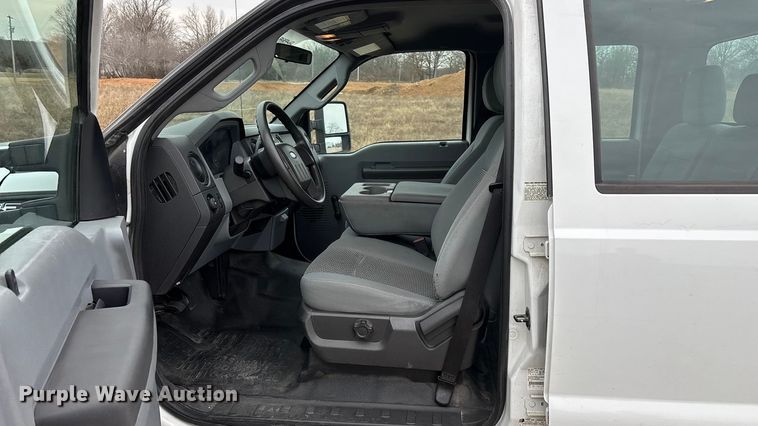 image for item FG0077 2011 Ford F350 Super Duty Crew Cab pickup truck