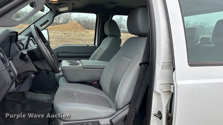 image for item FG0077 2011 Ford F350 Super Duty Crew Cab pickup truck