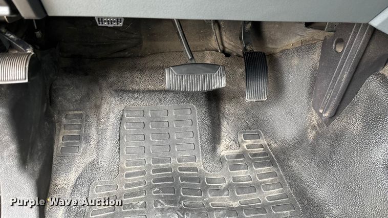 image for item FG0077 2011 Ford F350 Super Duty Crew Cab pickup truck