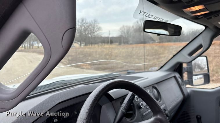 image for item FG0077 2011 Ford F350 Super Duty Crew Cab pickup truck