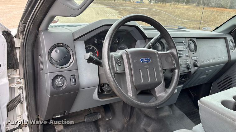 image for item FG0077 2011 Ford F350 Super Duty Crew Cab pickup truck