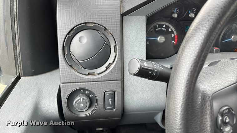 image for item FG0077 2011 Ford F350 Super Duty Crew Cab pickup truck