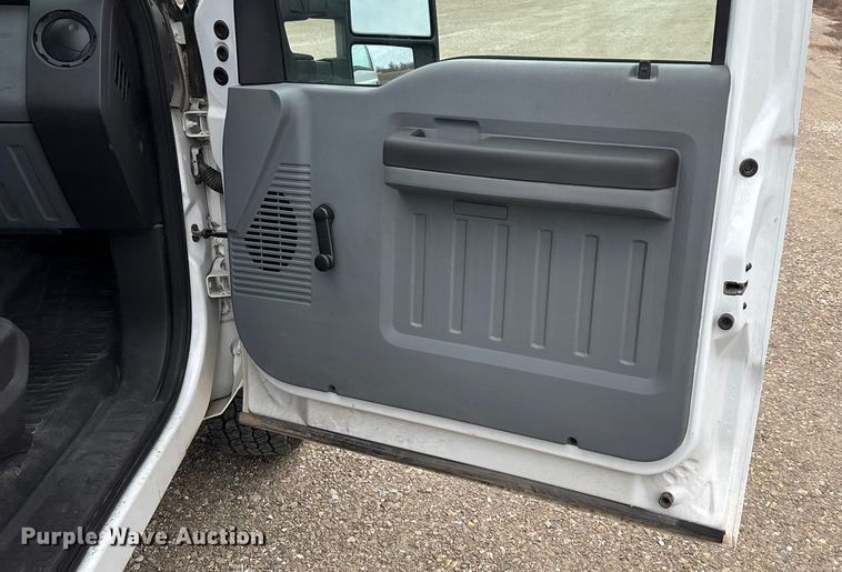 image for item FG0077 2011 Ford F350 Super Duty Crew Cab pickup truck