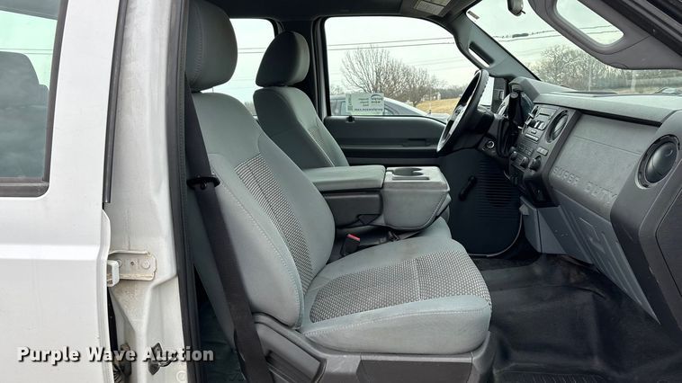 image for item FG0077 2011 Ford F350 Super Duty Crew Cab pickup truck