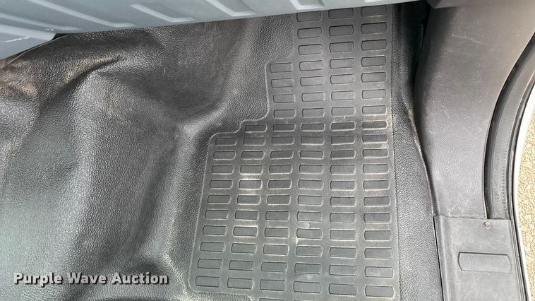 image for item FG0077 2011 Ford F350 Super Duty Crew Cab pickup truck