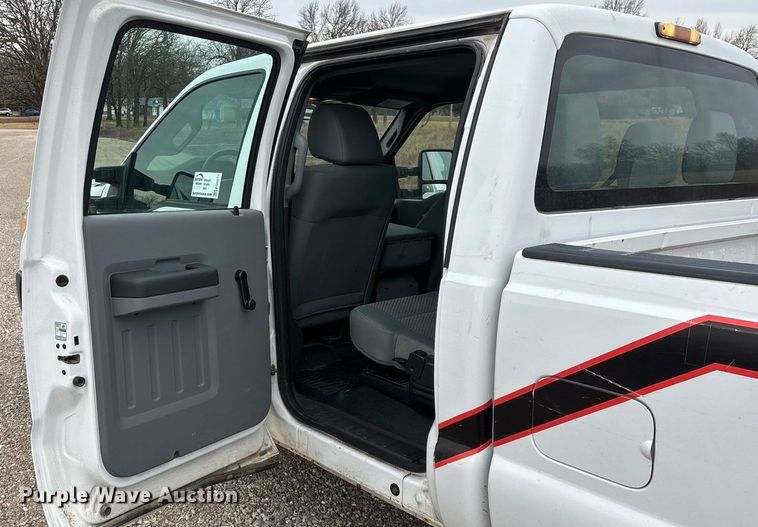 image for item FG0077 2011 Ford F350 Super Duty Crew Cab pickup truck