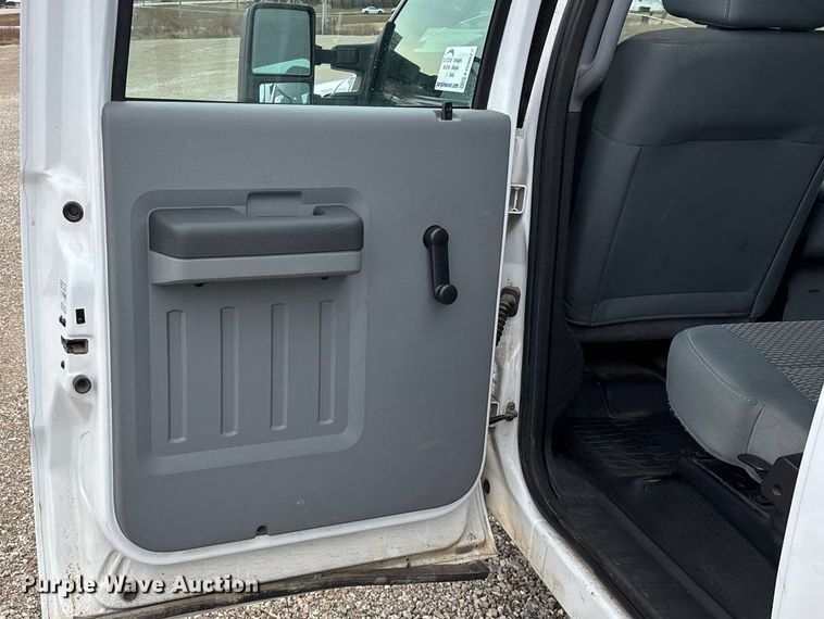 image for item FG0077 2011 Ford F350 Super Duty Crew Cab pickup truck