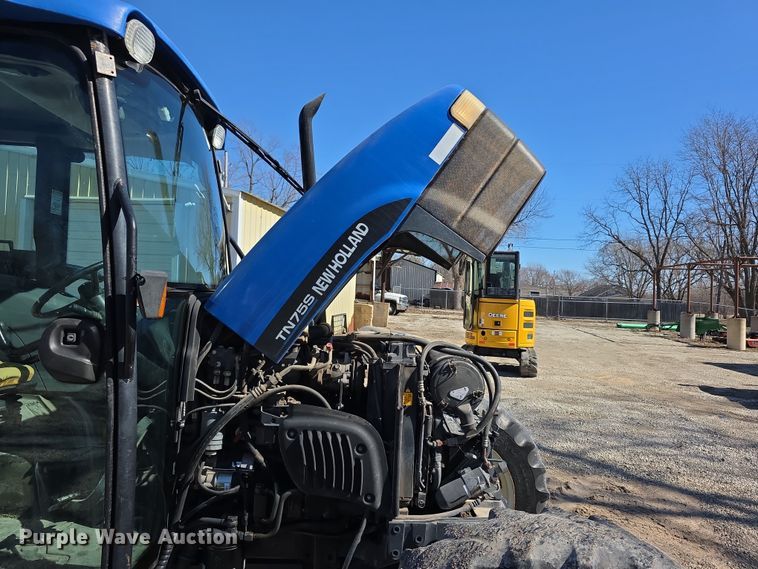 image for item FI0794 2000 New Holland TN75S MFWD tractor