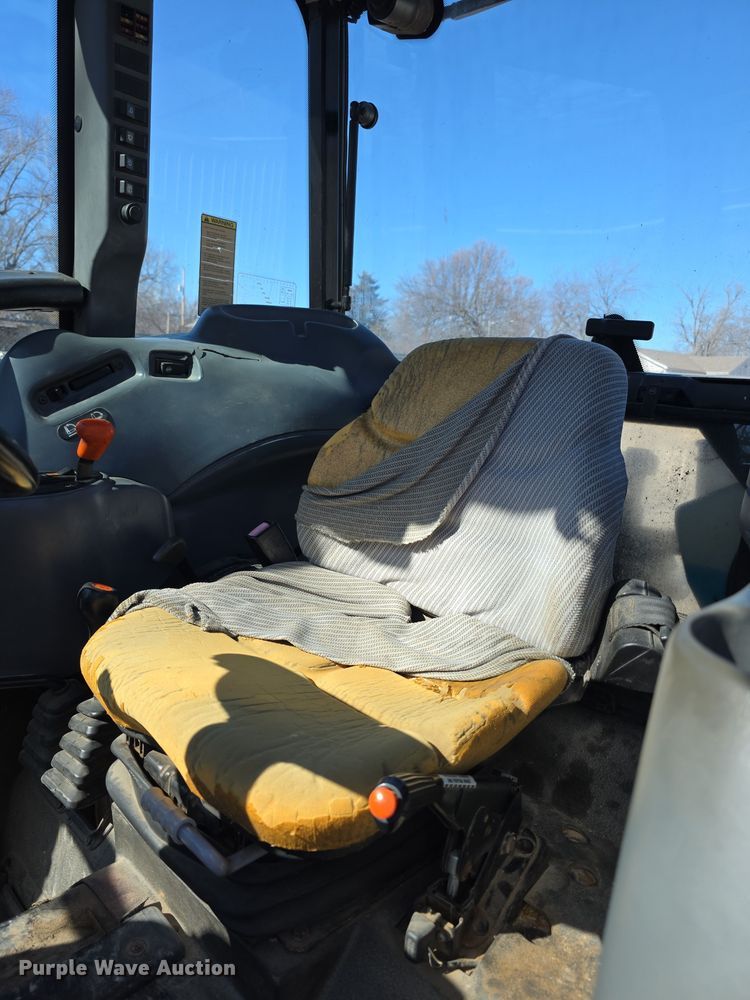 image for item FI0794 2000 New Holland TN75S MFWD tractor