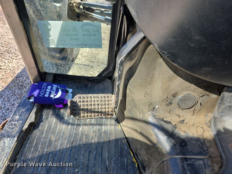 image for item FI0794 2000 New Holland TN75S MFWD tractor