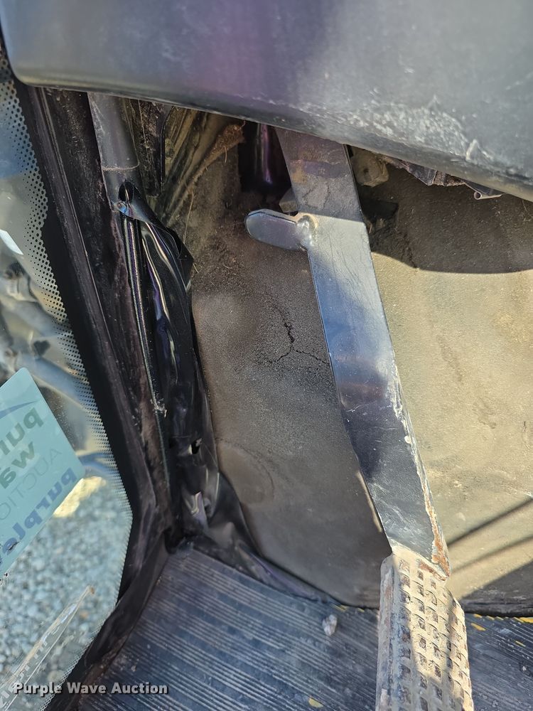 image for item FI0794 2000 New Holland TN75S MFWD tractor