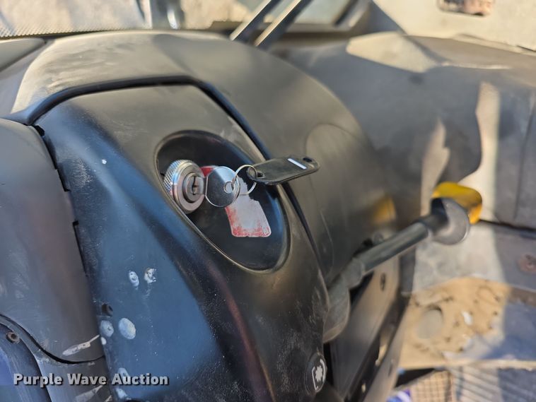 image for item FI0794 2000 New Holland TN75S MFWD tractor