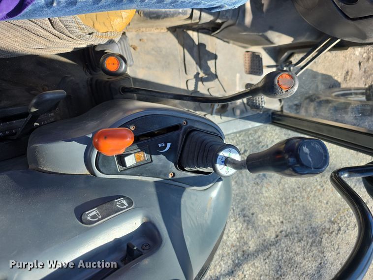 image for item FI0794 2000 New Holland TN75S MFWD tractor