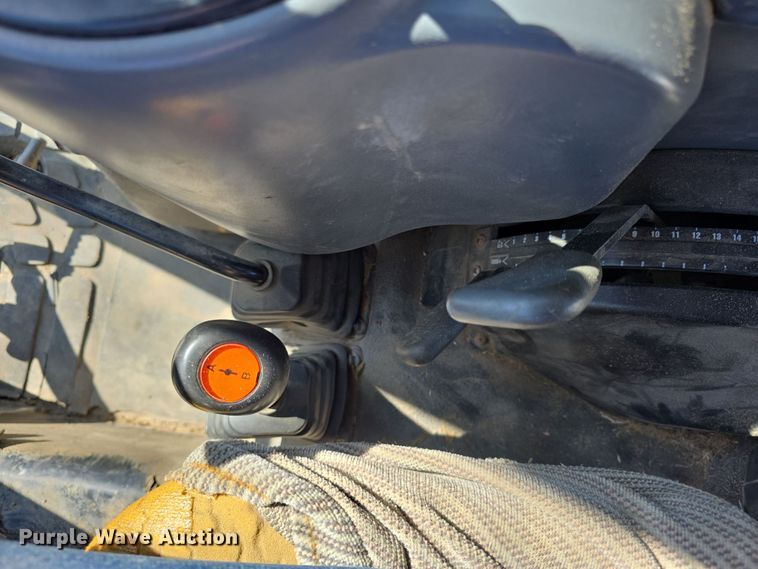 image for item FI0794 2000 New Holland TN75S MFWD tractor