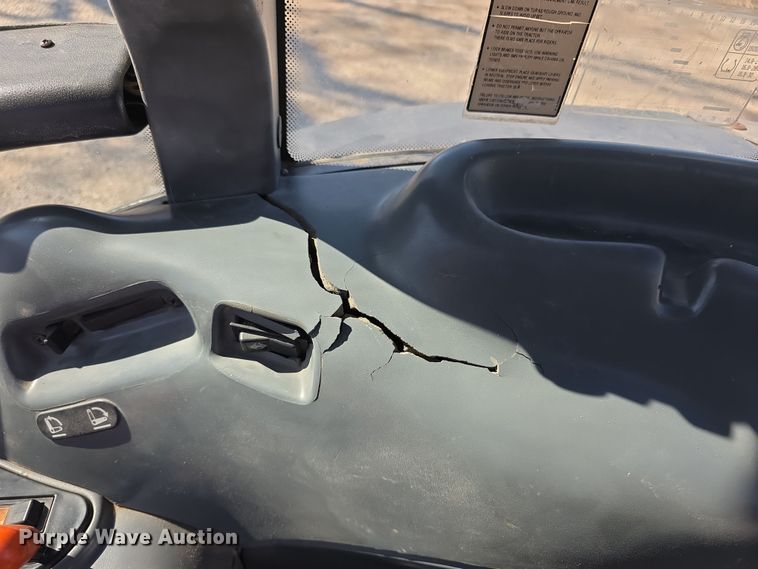 image for item FI0794 2000 New Holland TN75S MFWD tractor