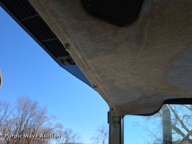 image for item FI0794 2000 New Holland TN75S MFWD tractor