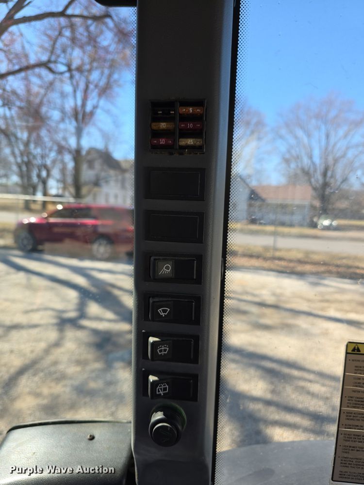 image for item FI0794 2000 New Holland TN75S MFWD tractor