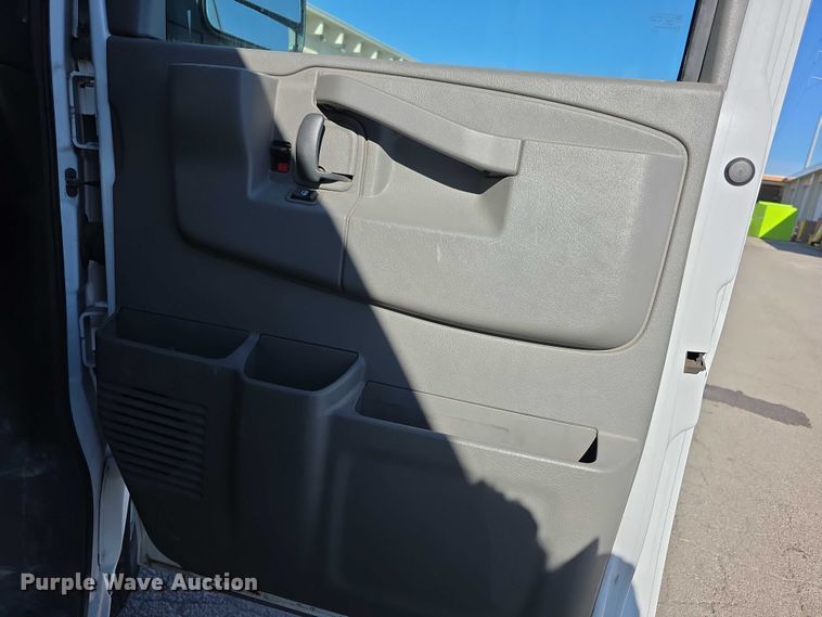 image for item FI0799 2016 Chevrolet Express G2500 van