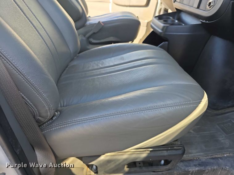 image for item FI0799 2016 Chevrolet Express G2500 van