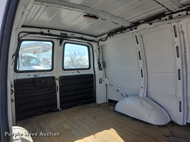 image for item FI0799 2016 Chevrolet Express G2500 van