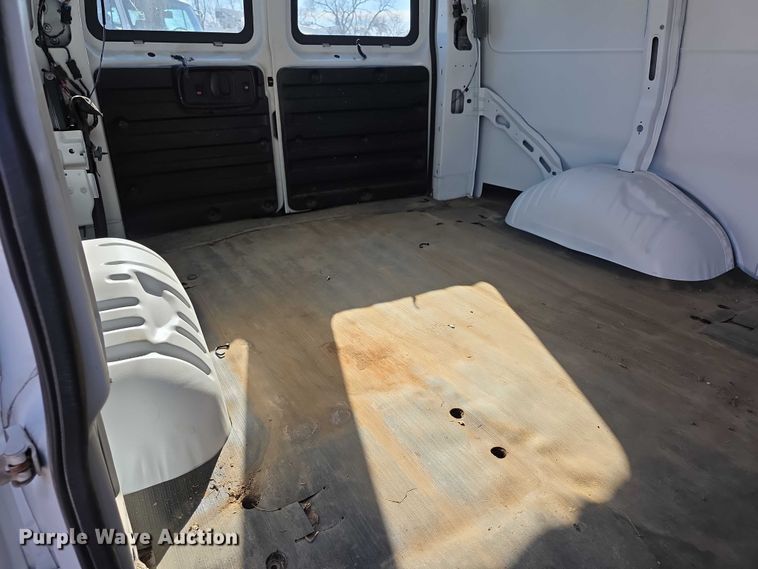 image for item FI0799 2016 Chevrolet Express G2500 van