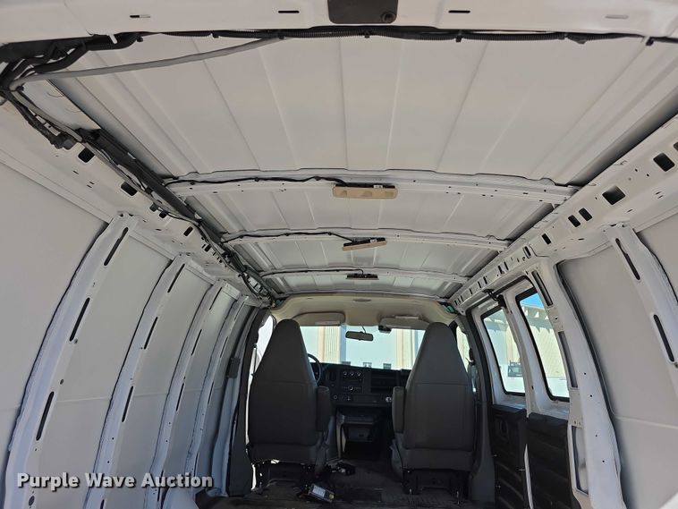 image for item FI0799 2016 Chevrolet Express G2500 van