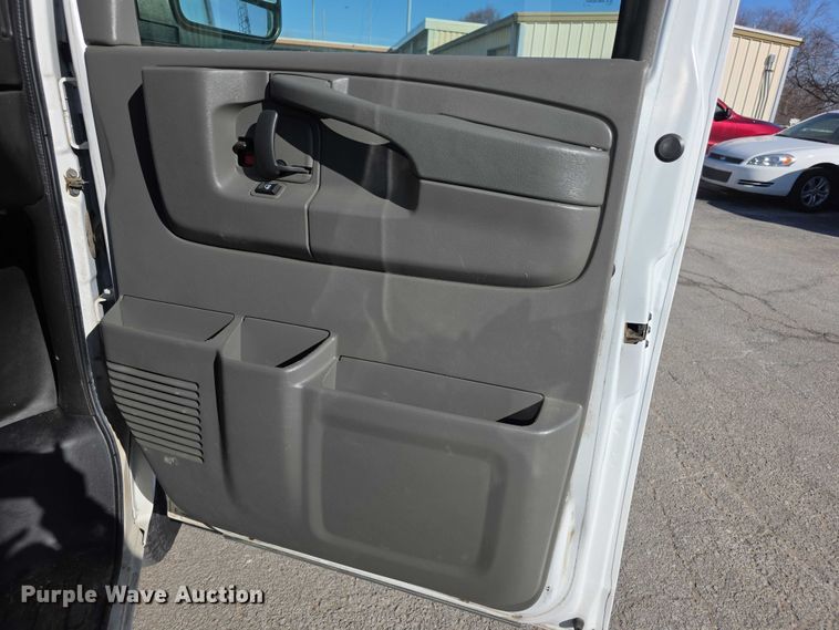 image for item FI0800 2015 Chevrolet Express G2500 van