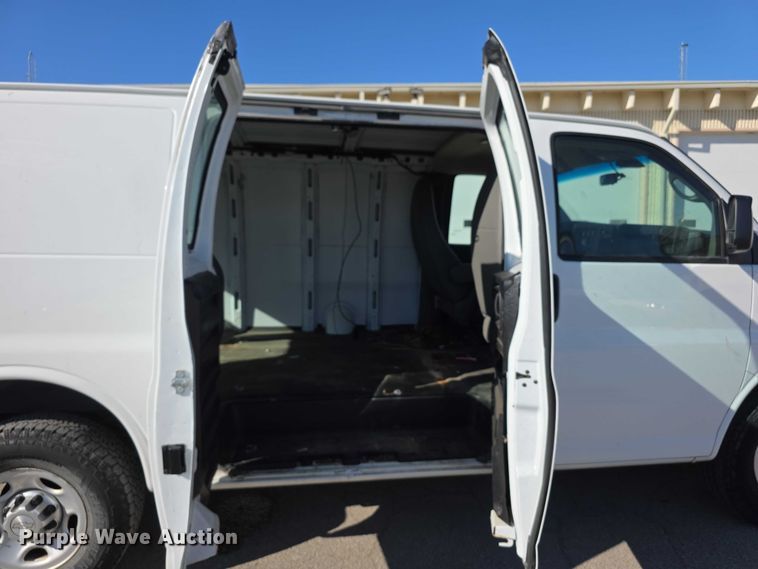 image for item FI0800 2015 Chevrolet Express G2500 van