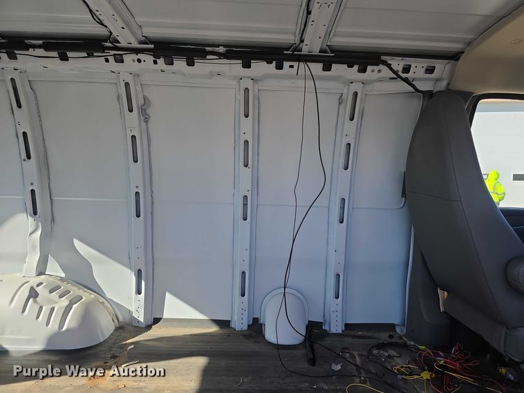 image for item FI0800 2015 Chevrolet Express G2500 van