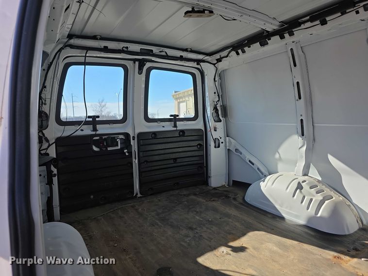 image for item FI0800 2015 Chevrolet Express G2500 van