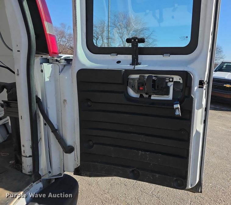 image for item FI0800 2015 Chevrolet Express G2500 van