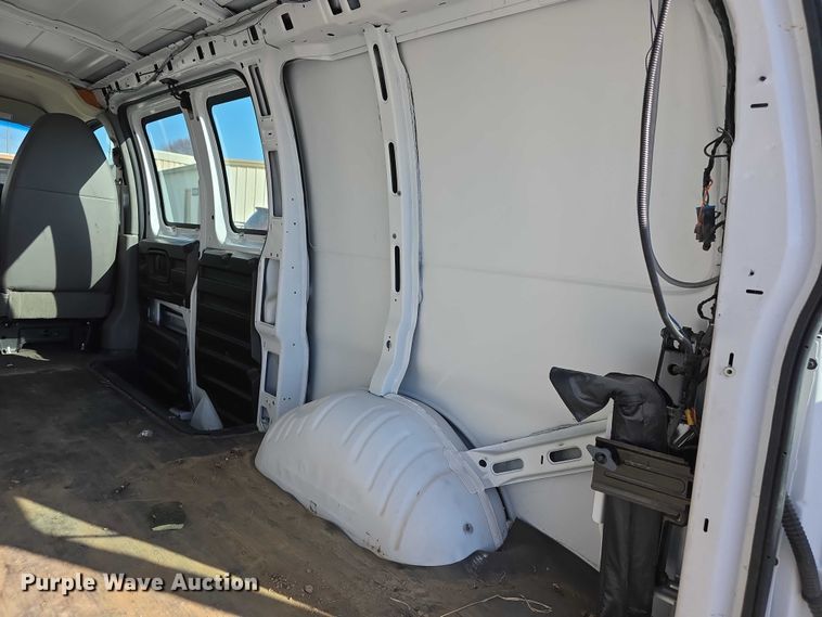 image for item FI0800 2015 Chevrolet Express G2500 van