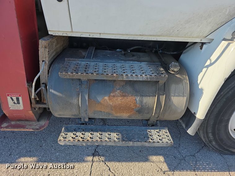 image for item FI0801 2007 International 4400 SBA crane truck