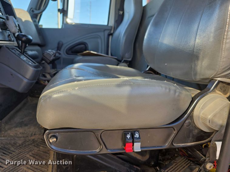 image for item FI0801 2007 International 4400 SBA crane truck