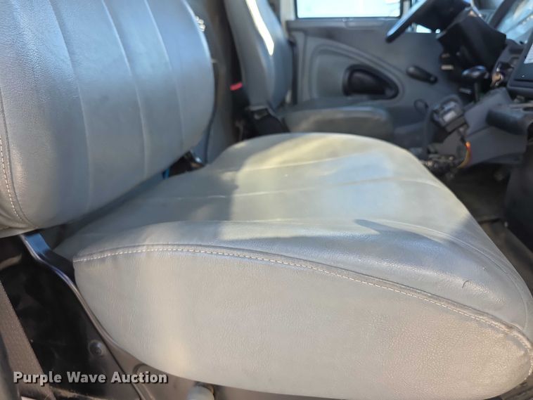 image for item FI0801 2007 International 4400 SBA crane truck