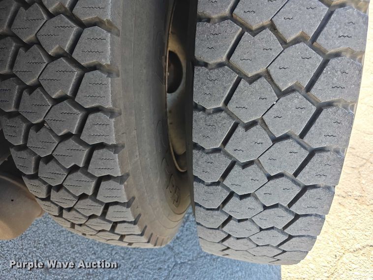 image for item FI0801 2007 International 4400 SBA crane truck