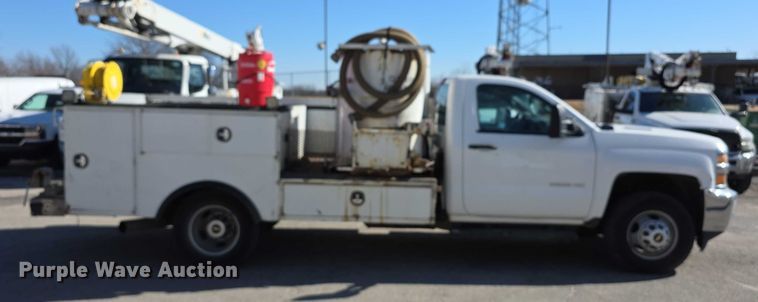 image for item FI0830 2015 Chevrolet Silverado 3500HD utility bed pickup truck