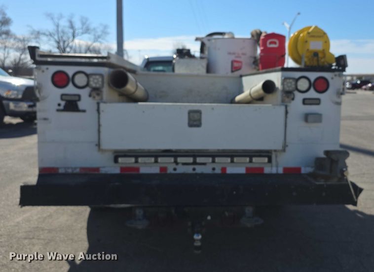 image for item FI0830 2015 Chevrolet Silverado 3500HD utility bed pickup truck