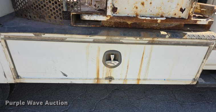 image for item FI0830 2015 Chevrolet Silverado 3500HD utility bed pickup truck