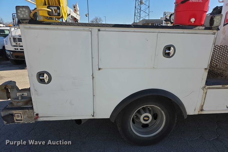 image for item FI0830 2015 Chevrolet Silverado 3500HD utility bed pickup truck