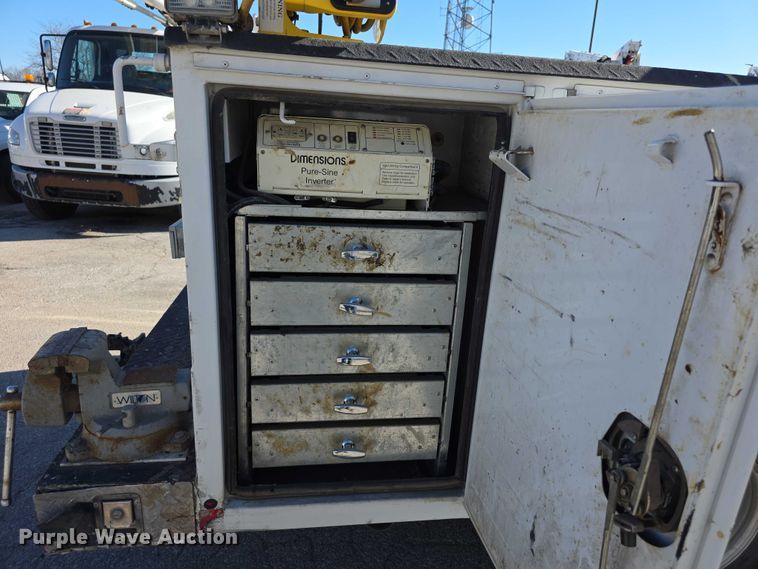 image for item FI0830 2015 Chevrolet Silverado 3500HD utility bed pickup truck