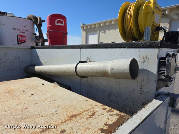 image for item FI0830 2015 Chevrolet Silverado 3500HD utility bed pickup truck