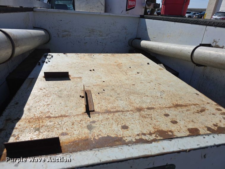 image for item FI0830 2015 Chevrolet Silverado 3500HD utility bed pickup truck