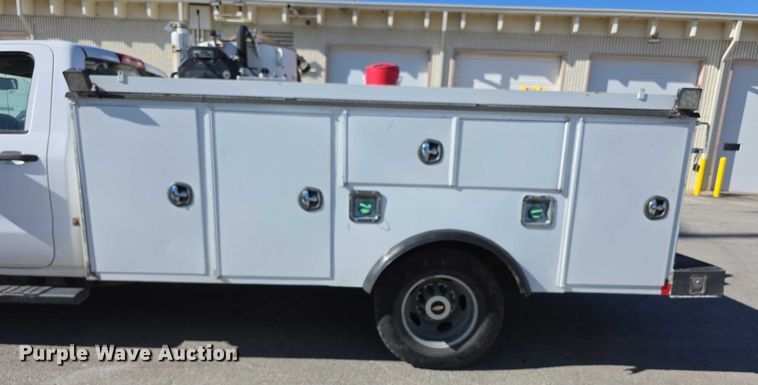 image for item FI0830 2015 Chevrolet Silverado 3500HD utility bed pickup truck