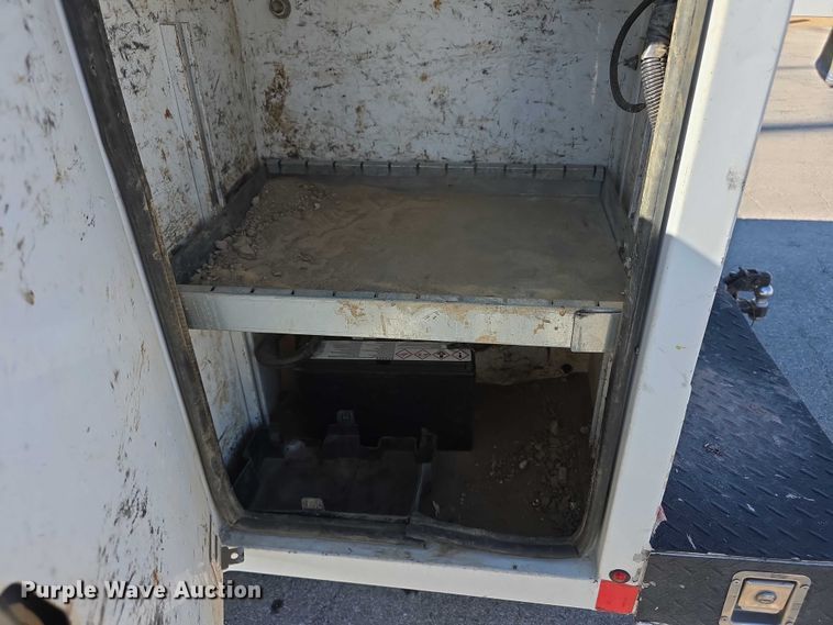 image for item FI0830 2015 Chevrolet Silverado 3500HD utility bed pickup truck