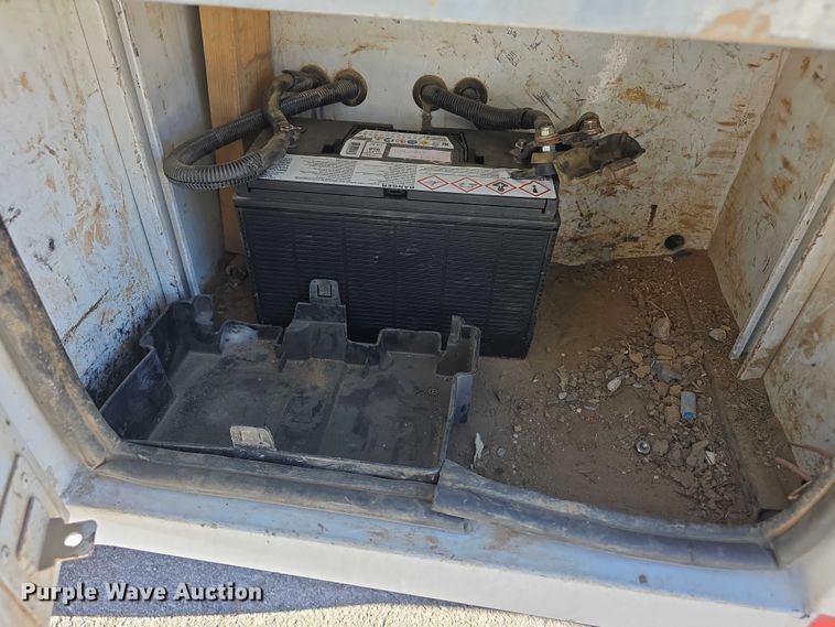 image for item FI0830 2015 Chevrolet Silverado 3500HD utility bed pickup truck