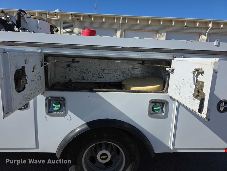 image for item FI0830 2015 Chevrolet Silverado 3500HD utility bed pickup truck