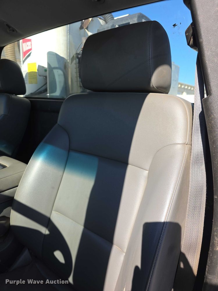 image for item FI0830 2015 Chevrolet Silverado 3500HD utility bed pickup truck