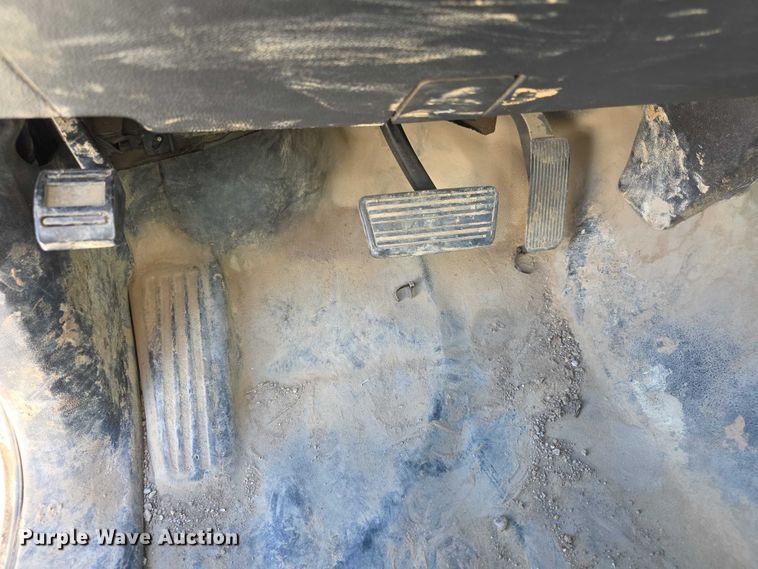 image for item FI0830 2015 Chevrolet Silverado 3500HD utility bed pickup truck