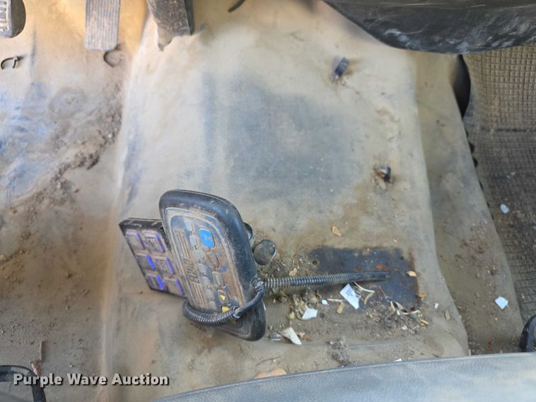 image for item FI0830 2015 Chevrolet Silverado 3500HD utility bed pickup truck